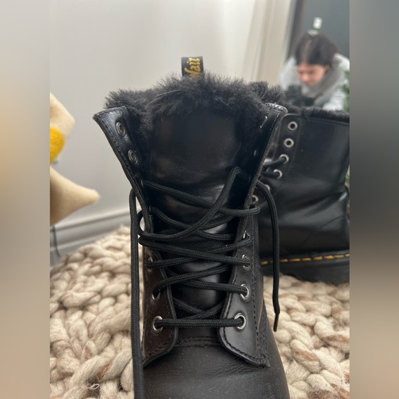 1460 WOMEN'S FAUX FUR LINED LACE UP BOOTS DR MARTENS / DOC MARTENS - Picture 2 of 8